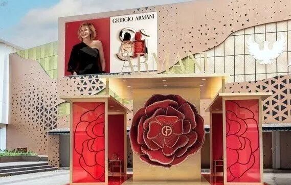 欧莱雅计划评估收购阿玛尼股权；祖玛珑推出AI香水顾问；四款化妆品新原料备案成功