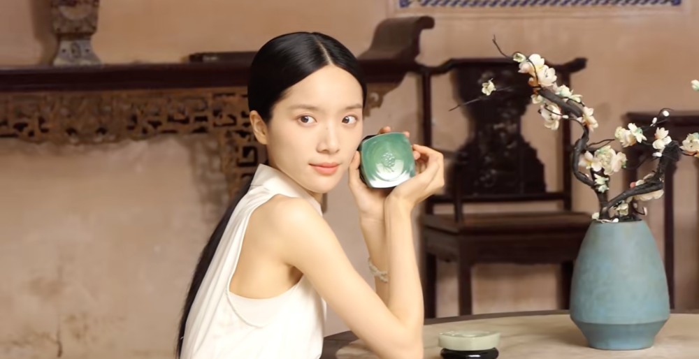 美妆行业周报｜百雀羚发布灵玉面霜广告；植物医生IPO恢复审核；美康粉黛官宣防晒代言人